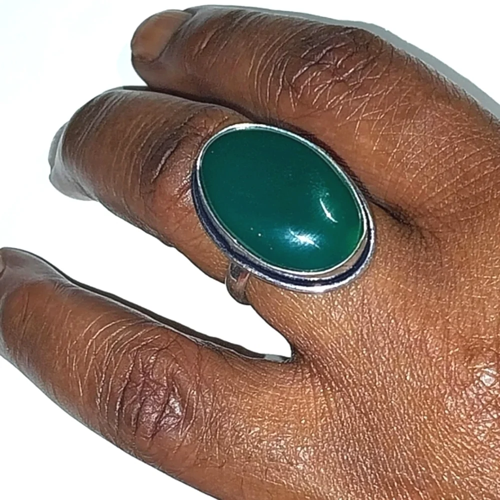 Elegant Green Oval Stone Ring Sz 9